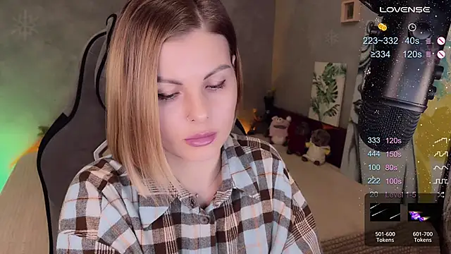 Snapshot of Your_Sweet_Lilu chatting on 12.11.24 Your Sweet Lilu online show from 12.11.24