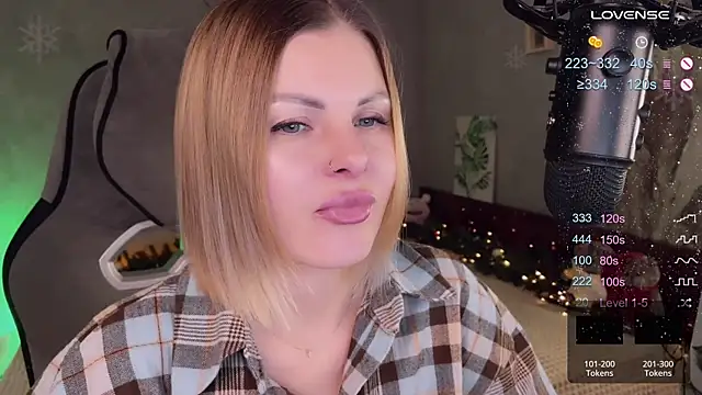 Snapshot of Your_Sweet_Lilu chatting on 12.20.24 Your Sweet Lilu online show from 12.20.24