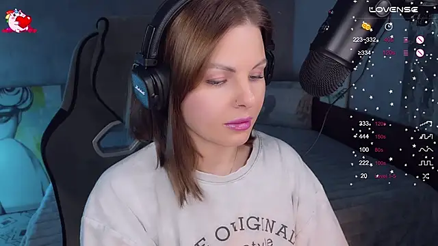 Snapshot of Your_Sweet_Lilu chatting on 10.01.25 Your Sweet Lilu online show from 10.01.25