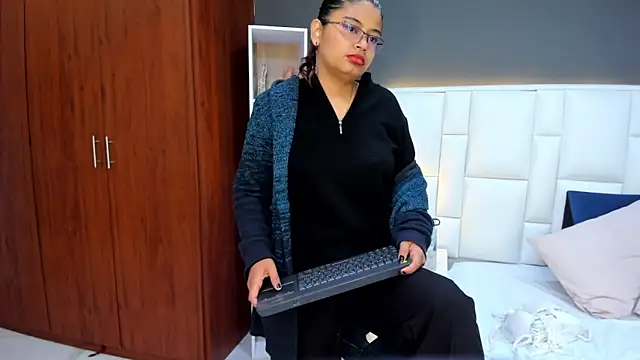 Snapshot of yeral2017 chatting on 10.13.25 yeral2017 online show from 10.13.25