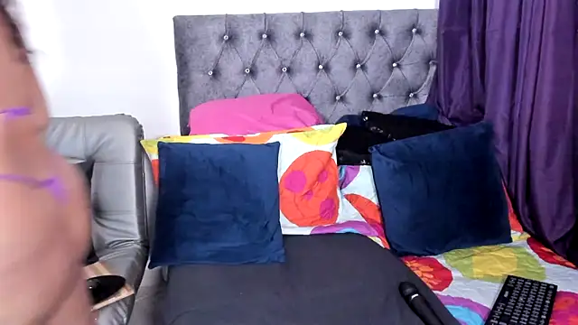 Snapshot of candy_sex_hot_ chatting on 03.04.25 candy sex hot online show from 03.04.25