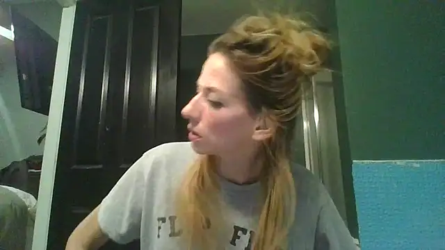 Snapshot of Rhodesxox chatting on 11.07.25 Rhodesxox online show from 11.07.25