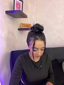 EmmyEvans1 online show from 09.19.25