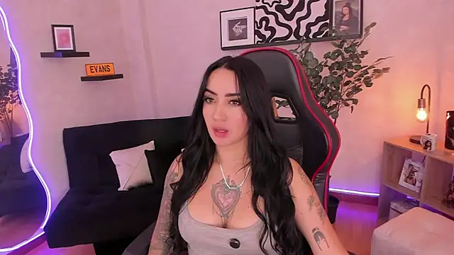 EmmyEvans1 online show from 09.24.25