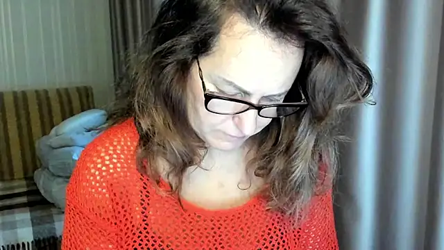 lauraoven online show from 11.05.25