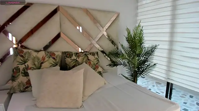 Snapshot of tati_saldarriaga chatting on 10.16.25 tati saldarriaga online show from 10.16.25