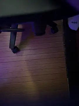 Snapshot of JohnnyBigShot chatting on 11.06.25 JohnnyBigShot online show from 11.06.25