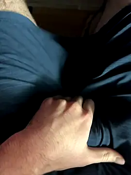 Snapshot of JohnnyBigShot chatting on 12.01.25 JohnnyBigShot online show from 12.01.25