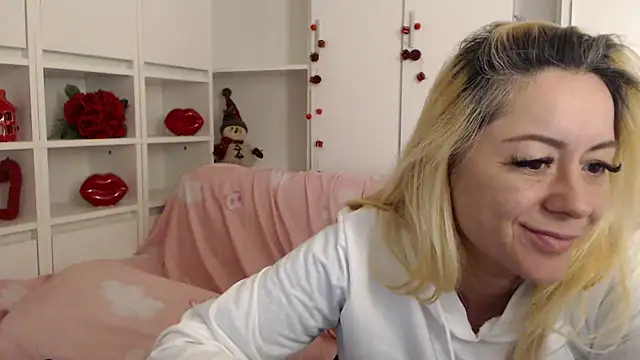 Snapshot of spell_of_love chatting on 01.31.26 spell of love online show from 01.31.26