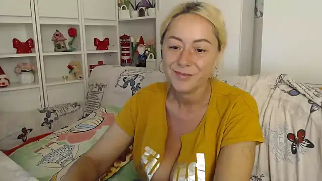 Snapshot of spell_of_love chatting on 07.15.26 spell of love online show from 07.15.26