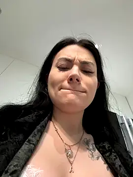 Wet  Bunny online show from 10.05.25