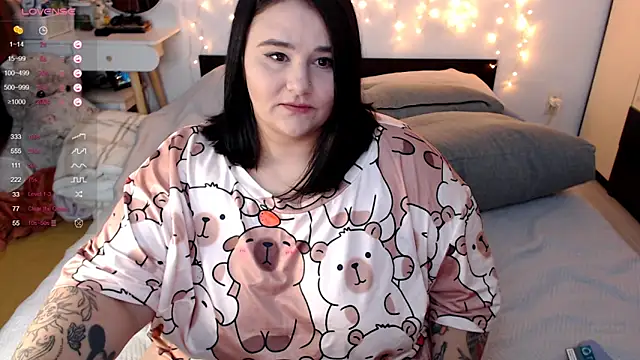 Snapshot of naughtykiss chatting on 09.21.25 naughtykiss online show from 09.21.25