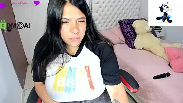 Karlathompson online show from 02.10.25