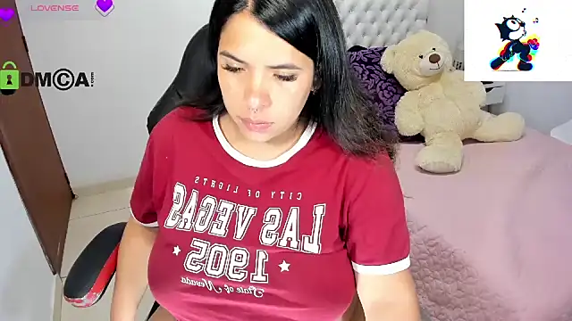 Karlathompson online show from 02.12.25