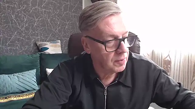 Snapshot of RobertStripX chatting on 02.28.26 RobertStripX online show from 02.28.26