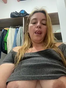 Snapshot of moniquerainx chatting on 03.14.25 moniquerainx online show from 03.14.25