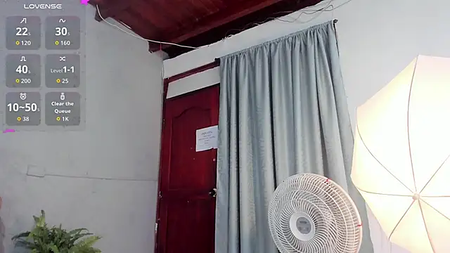 Snapshot of niky_doll_ chatting on 09.17.25 niky doll online show from 09.17.25