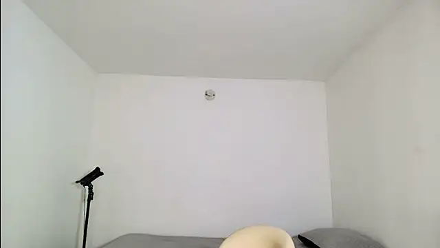 SARA TS FOX online show from 12.02.25