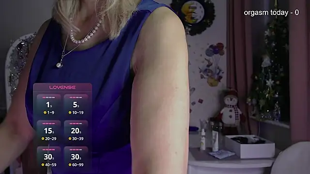 Snapshot of JuliaVilnet chatting on 12.20.24 JuliaVilnet online show from 12.20.24