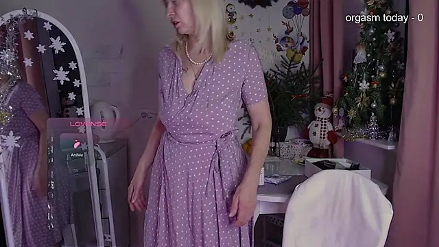 Snapshot of JuliaVilnet chatting on 01.07.25 JuliaVilnet online show from 01.07.25