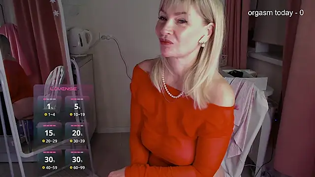 Snapshot of JuliaVilnet chatting on 01.22.25 JuliaVilnet online show from 01.22.25