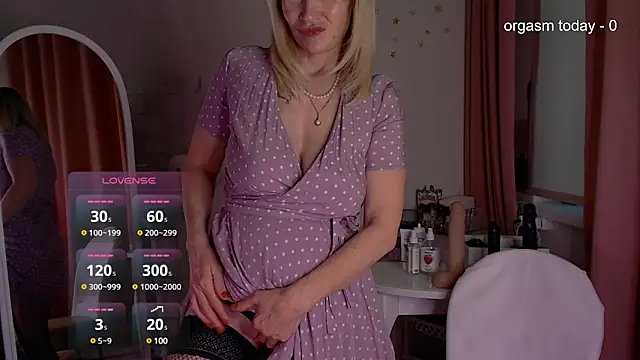 Snapshot of JuliaVilnet chatting on 02.15.25 JuliaVilnet online show from 02.15.25