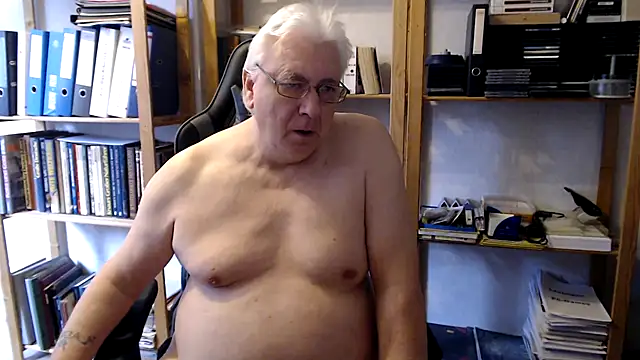 Snapshot of SchwanzhureXXL chatting on 03.25.26 SchwanzhureXXL online show from 03.25.26