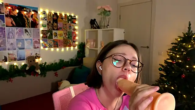 MilenaSaint online show from 12.20.24