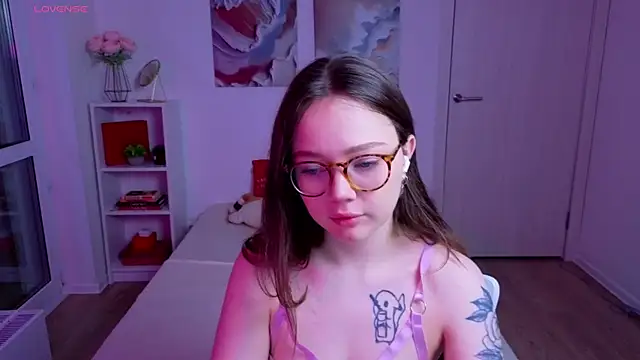 MilenaSaint online show from 10.14.25