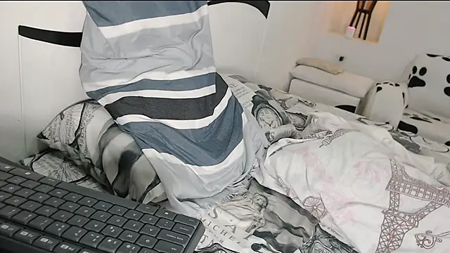 yina-rosse online show from 10.17.25