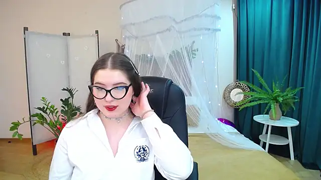 NicoleFoxery online show from 03.18.25