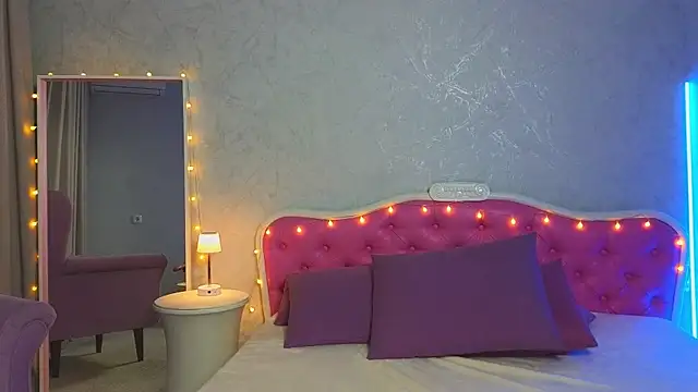 Snapshot of Ariana_Petite chatting on 12.11.24 Ariana Petite online show from 12.11.24