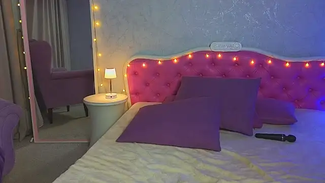Snapshot of Ariana_Petite chatting on 02.24.25 Ariana Petite online show from 02.24.25
