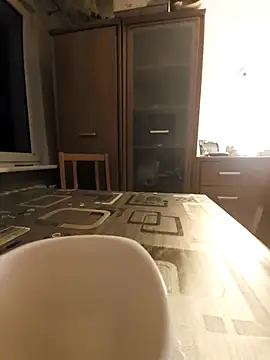 Snapshot of MlodyDres chatting on 10.01.25 MlodyDres online show from 10.01.25