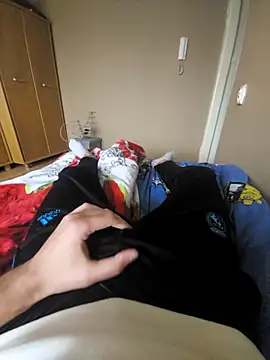 Snapshot of MlodyDres chatting on 10.06.25 MlodyDres online show from 10.06.25