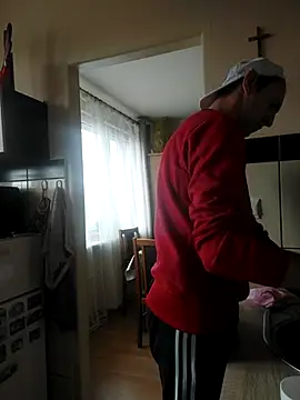 Snapshot of MlodyDres chatting on 10.17.25 MlodyDres online show from 10.17.25