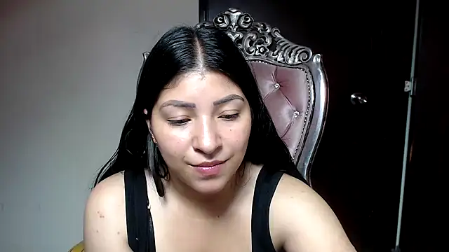 Snapshot of holly20a chatting on 12.27.24 holly20a online show from 12.27.24