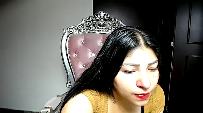 Snapshot of holly20a chatting on 02.06.25 holly20a online show from 02.06.25