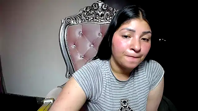 Snapshot of holly20a chatting on 02.14.25 holly20a online show from 02.14.25