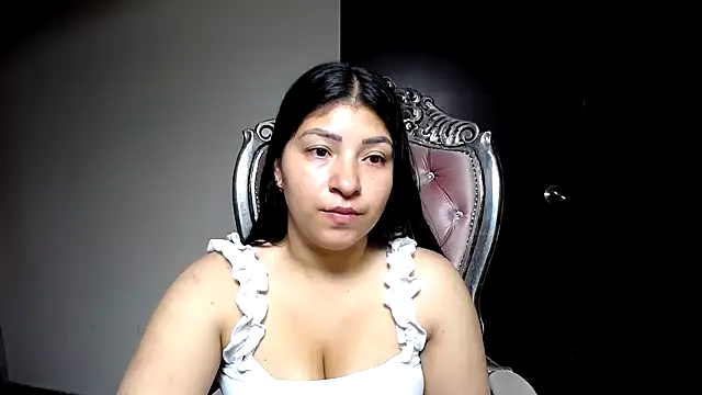 Snapshot of holly20a chatting on 02.24.25 holly20a online show from 02.24.25