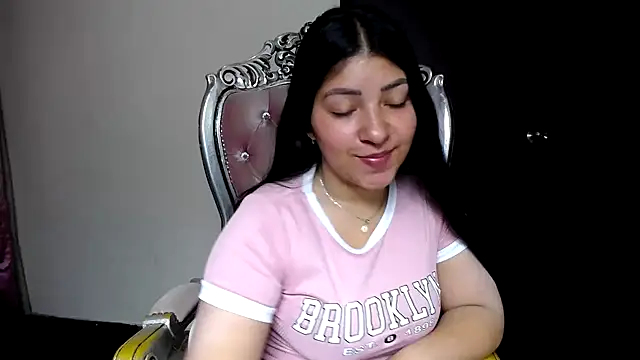 Snapshot of holly20a chatting on 03.21.25 holly20a online show from 03.21.25