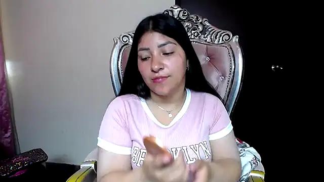 Snapshot of holly20a chatting on 03.21.25 holly20a online show from 03.21.25