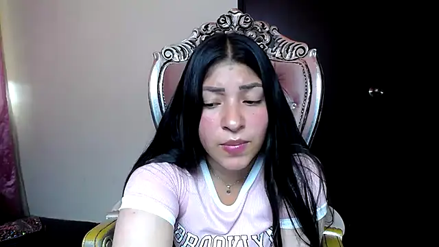 Snapshot of holly20a chatting on 03.21.25 holly20a online show from 03.21.25