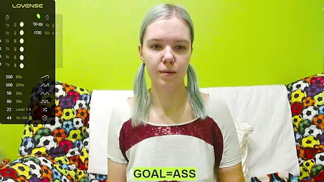 Snapshot of Ultra_Meow chatting on 02.06.25 Ultra Meow online show from 02.06.25