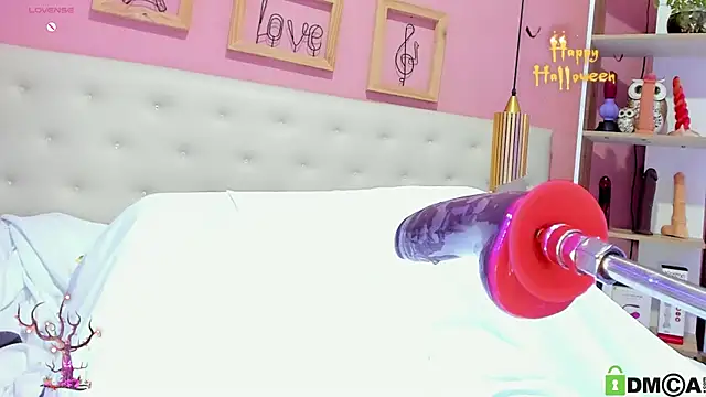 leylla  online show from 10.24.25