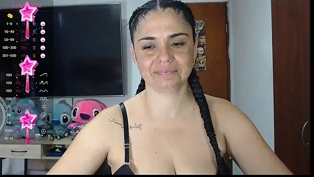 Snapshot of selena_ferri chatting on 12.04.24 selena ferri online show from 12.04.24