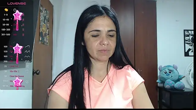 Snapshot of selena_ferri chatting on 12.19.24 selena ferri online show from 12.19.24