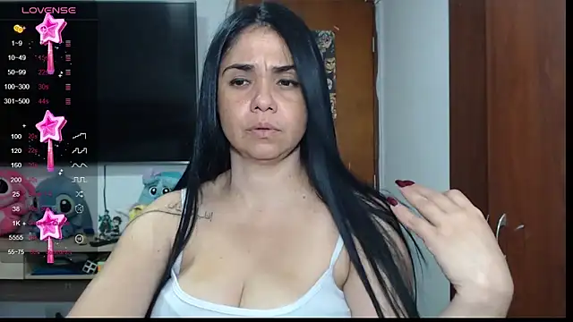 Snapshot of selena_ferri chatting on 01.11.25 selena ferri online show from 01.11.25