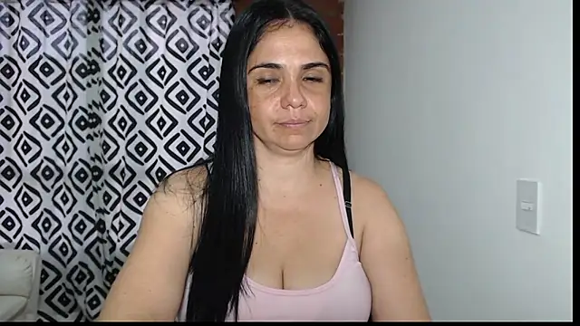 Snapshot of selena_ferri chatting on 01.28.25 selena ferri online show from 01.28.25