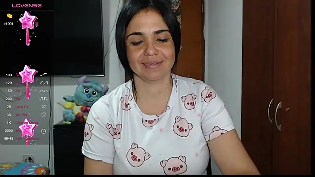 Snapshot of selena_ferri chatting on 02.10.25 selena ferri online show from 02.10.25